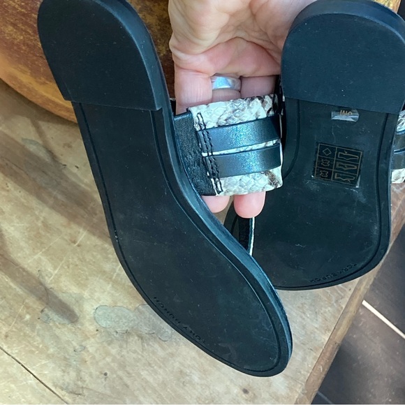 Tory Burch Miller Sandal thong flats snake print size 5 - Picture 9 of 13